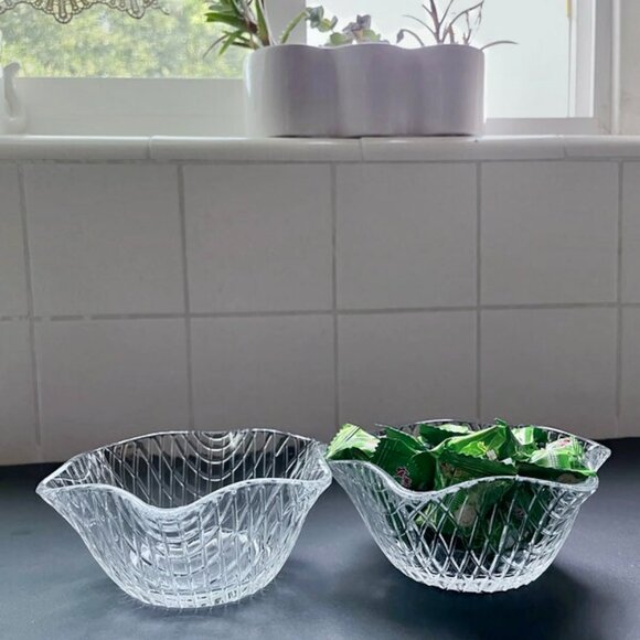 2 little cute glass candy bowls - Picture 1 of 9